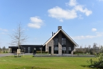 Deze schuurwoning is gerealiseerd in het fraaie buitengebied van Zuid-Friesland